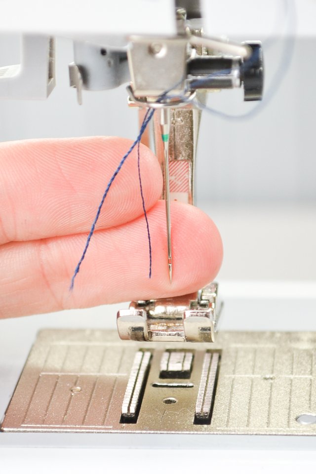 sewing machine needle and thread