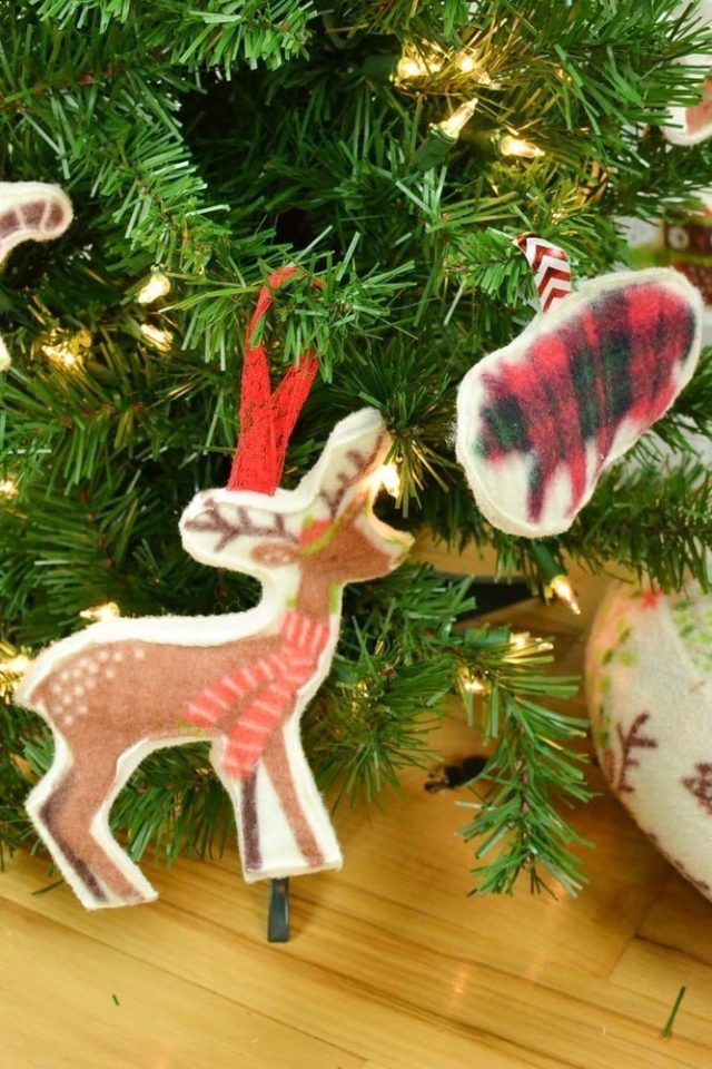 Kid-Friendly Christmas Ornament // heatherhandmade.com