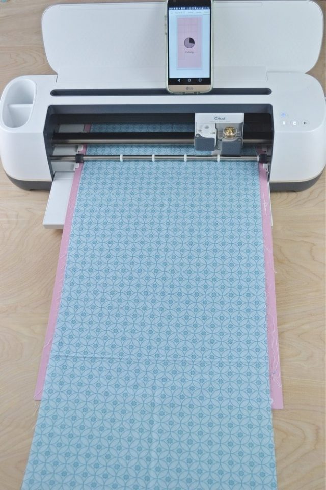 How to Cut a Quilt with Cricut and Riley Blake // heatherhandmade.com