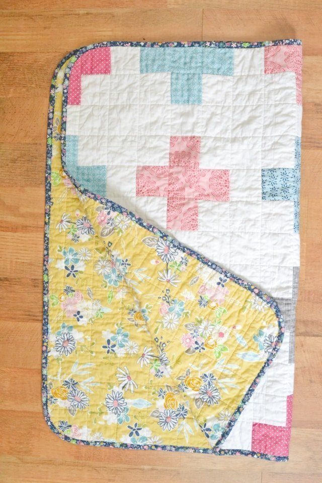 How to Make a Plus Quilt with Cricut and Riley Blake // heatherhandmade.com