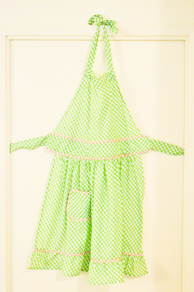 diy gingham apron