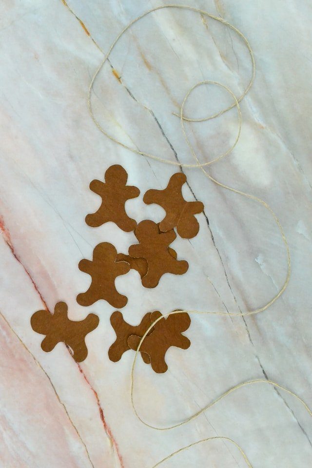 Gingerbread Garland Tutorial // heatherhandmade.com