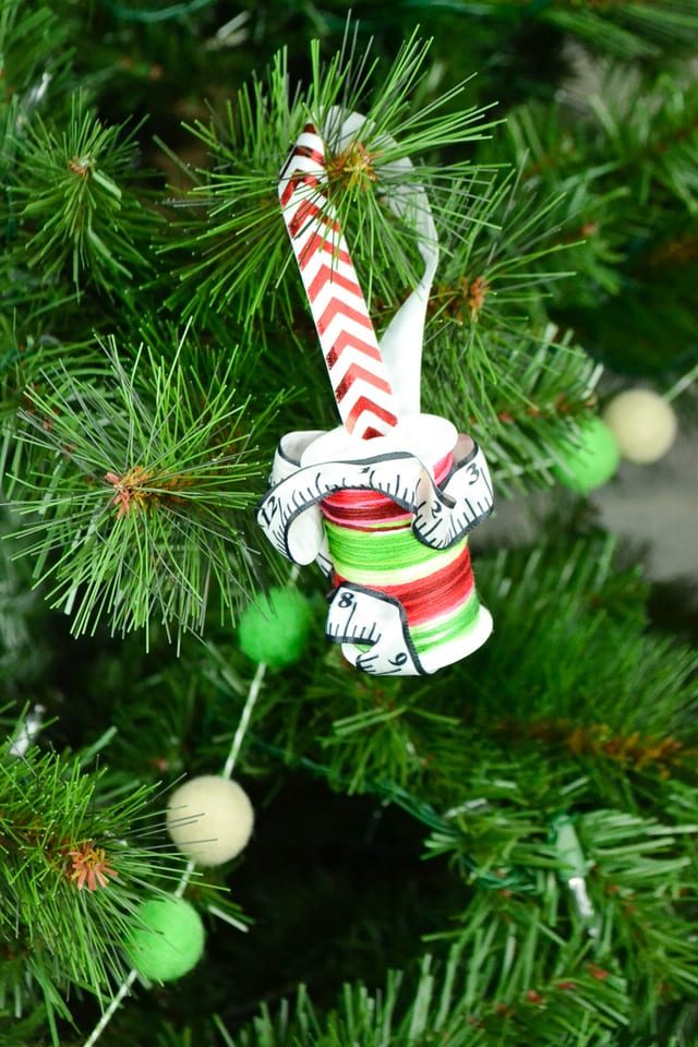 DIY Christmas Ornament for a Sewist // heatherhandmade.com