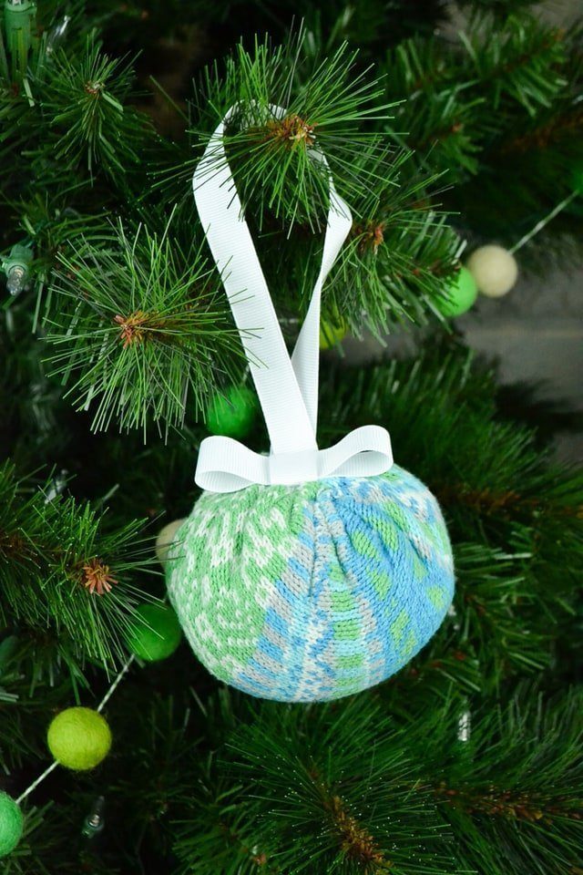 Christmas Sweater Ornaments // heatherhandmade.com