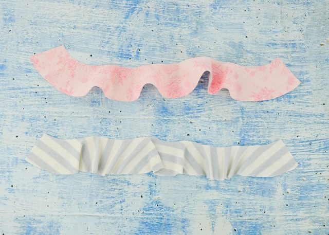 How to Sew a Ruffle Without Gathering // heatherhandmade.com