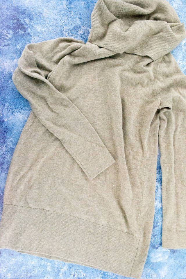 How to Shorten a Sweater // heatherhandmade.com