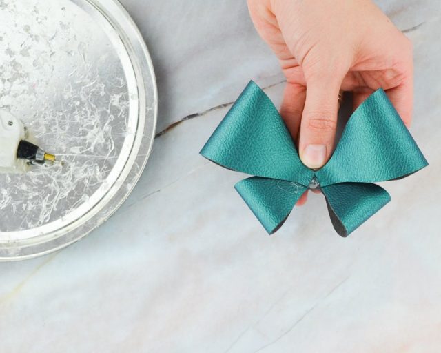 Easter Hair Bows and Free Patterns // heatherhandmade.com