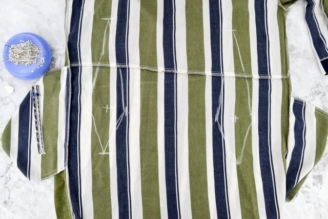 ¿Cómo Agregar pinzas en la Espalda para un Vestido // heatherhandmade.com
