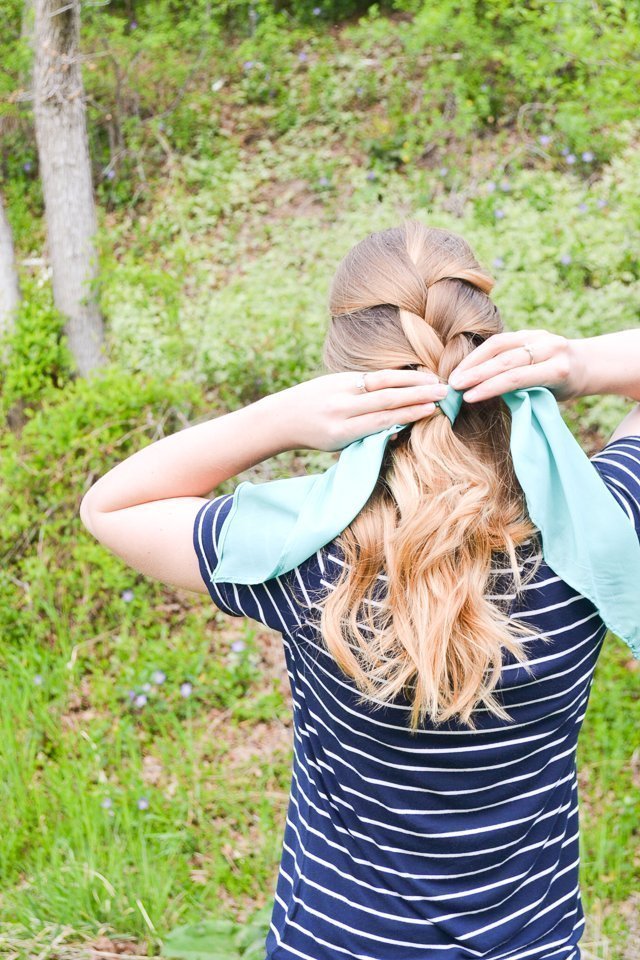 tying hair scarf