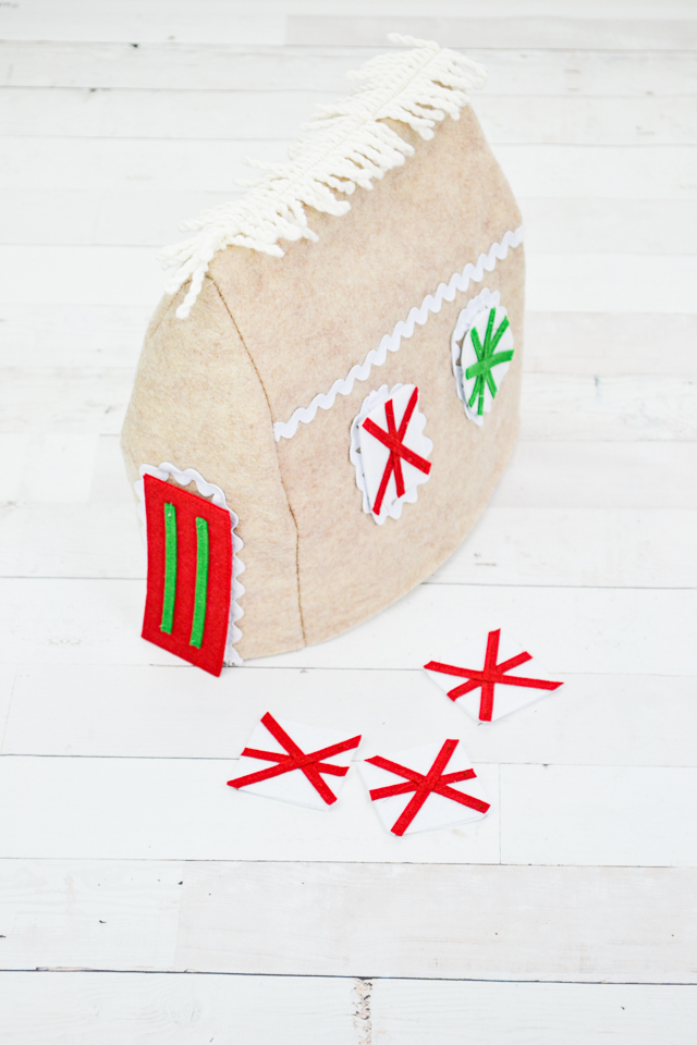 diy felt gingerbread house