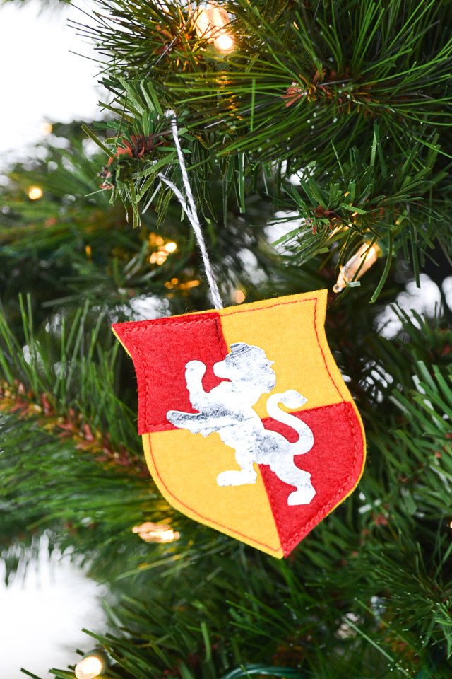 gryffindor ornament tree