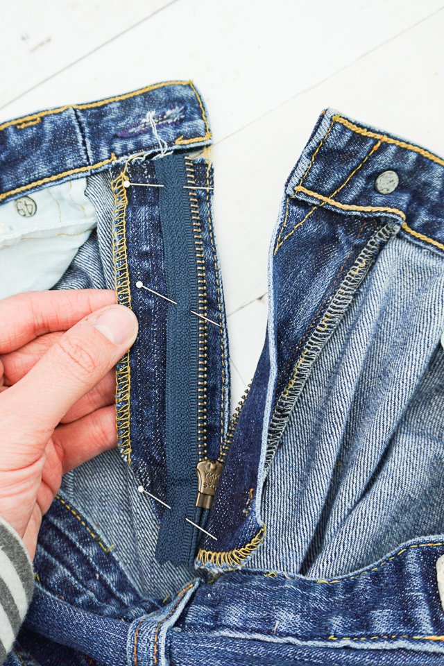 How to Repair a Jeans Zipper That Won't Stay Up : 4 Steps (with