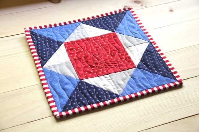 pinwheel square mini quilt