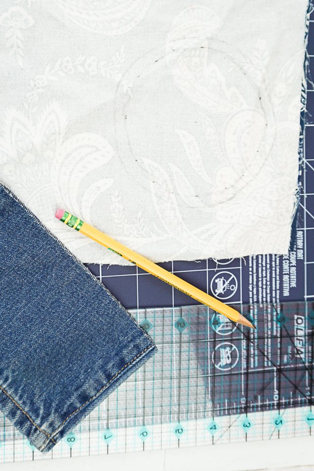 draw circle on denim or canvas