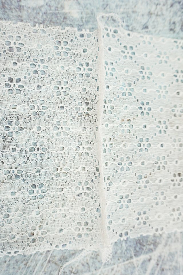 white lace white serging