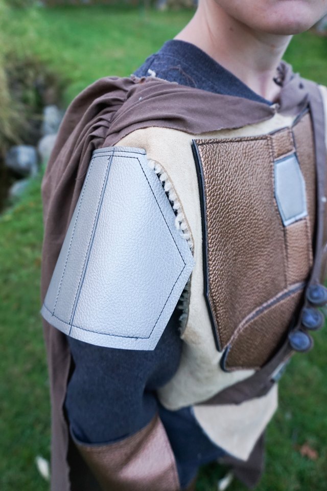 mandalorian shoulder