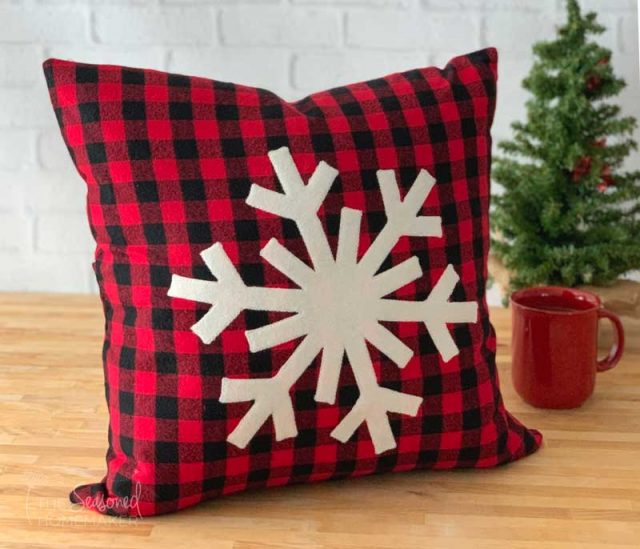 how to make a snowflake christmas pillow