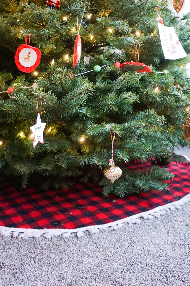 DIY Fleece Tree Skirt