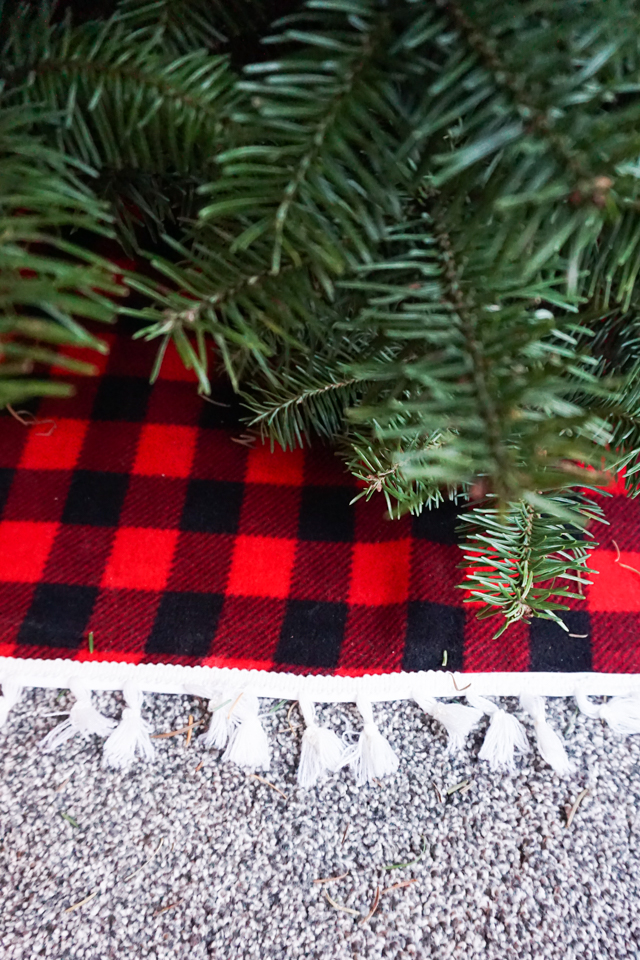 DIY Fleece Tree Skirt