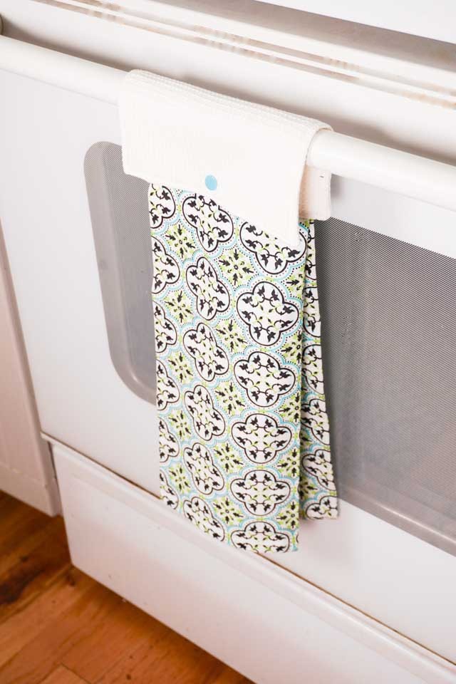 Free Hanging Kitchen Towel Pattern and Tutorial