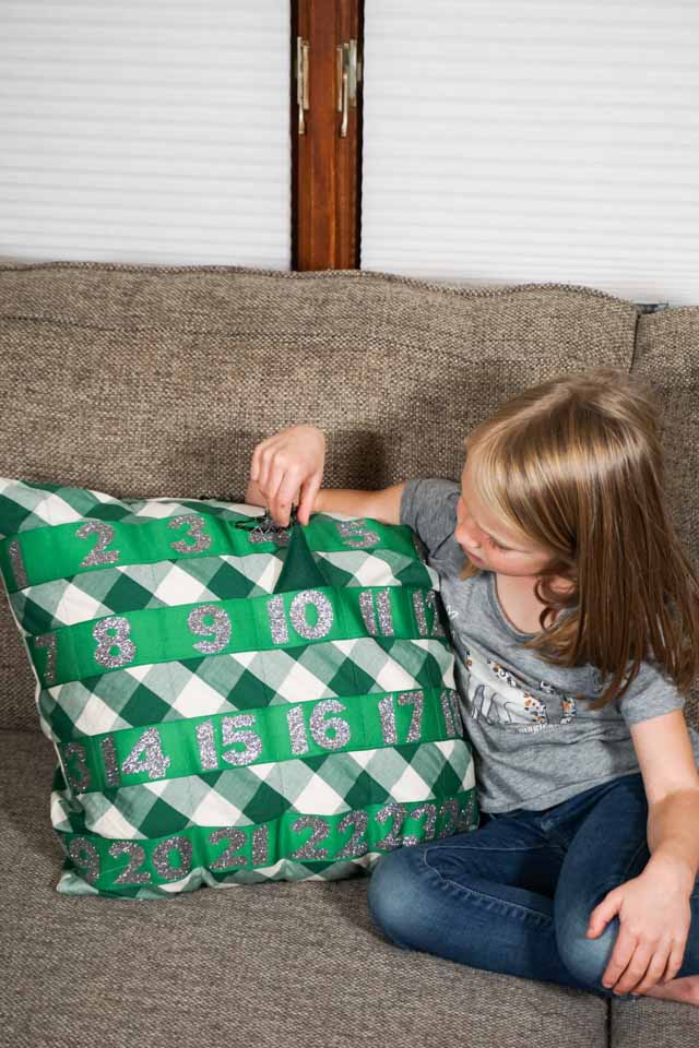 how to make an advent pillow