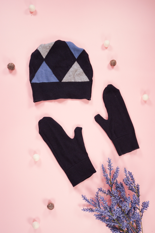 make sweater mittens upcycle