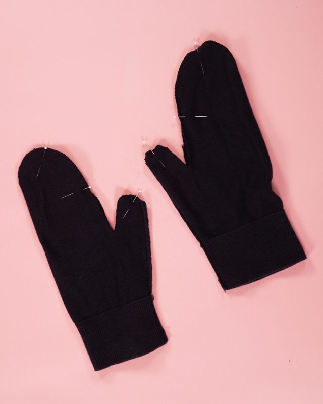 pin mittens right sides together