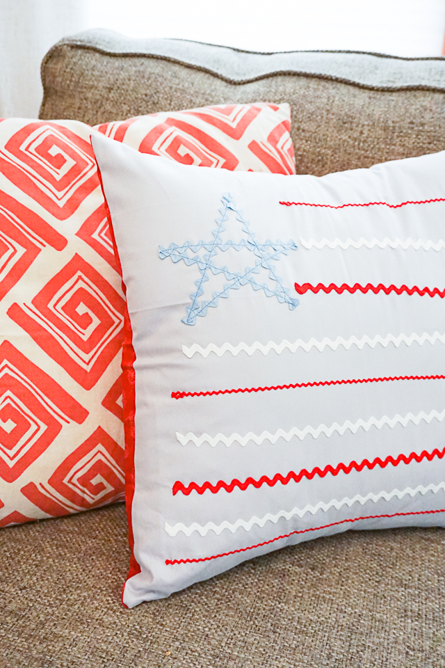 DIY 4th of July Pillow: Rickrack Stars and Stripes