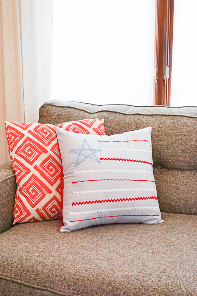 DIY 4th of July Pillow: Rickrack Stars and Stripes