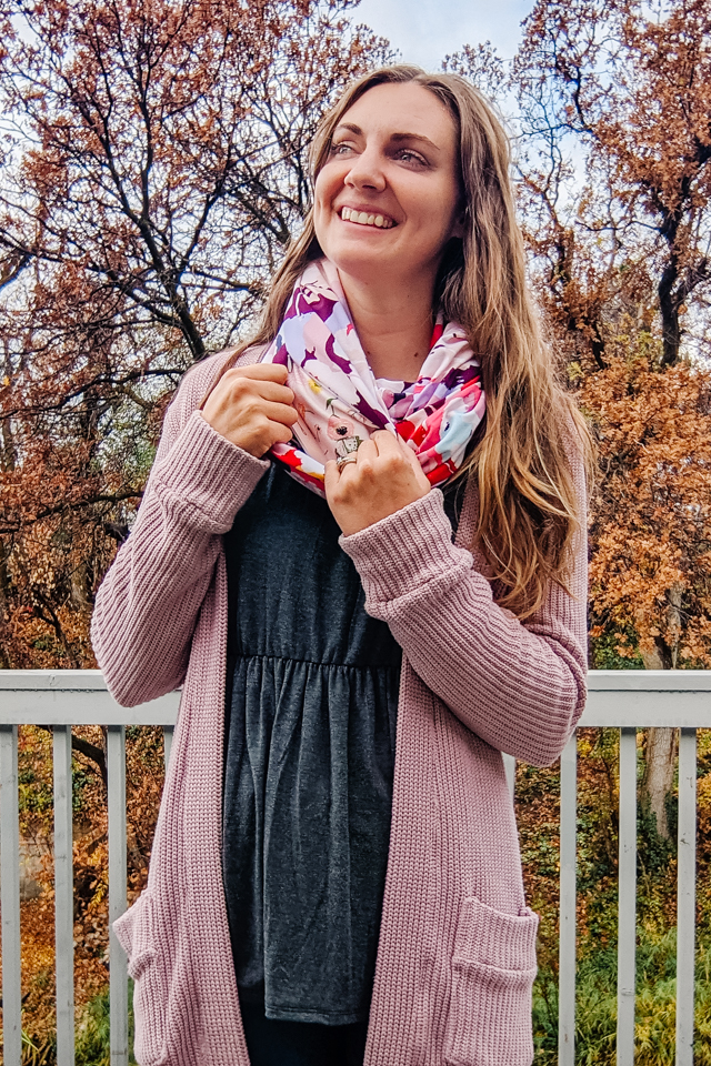 DIY Infinity Scarf with a Pocket