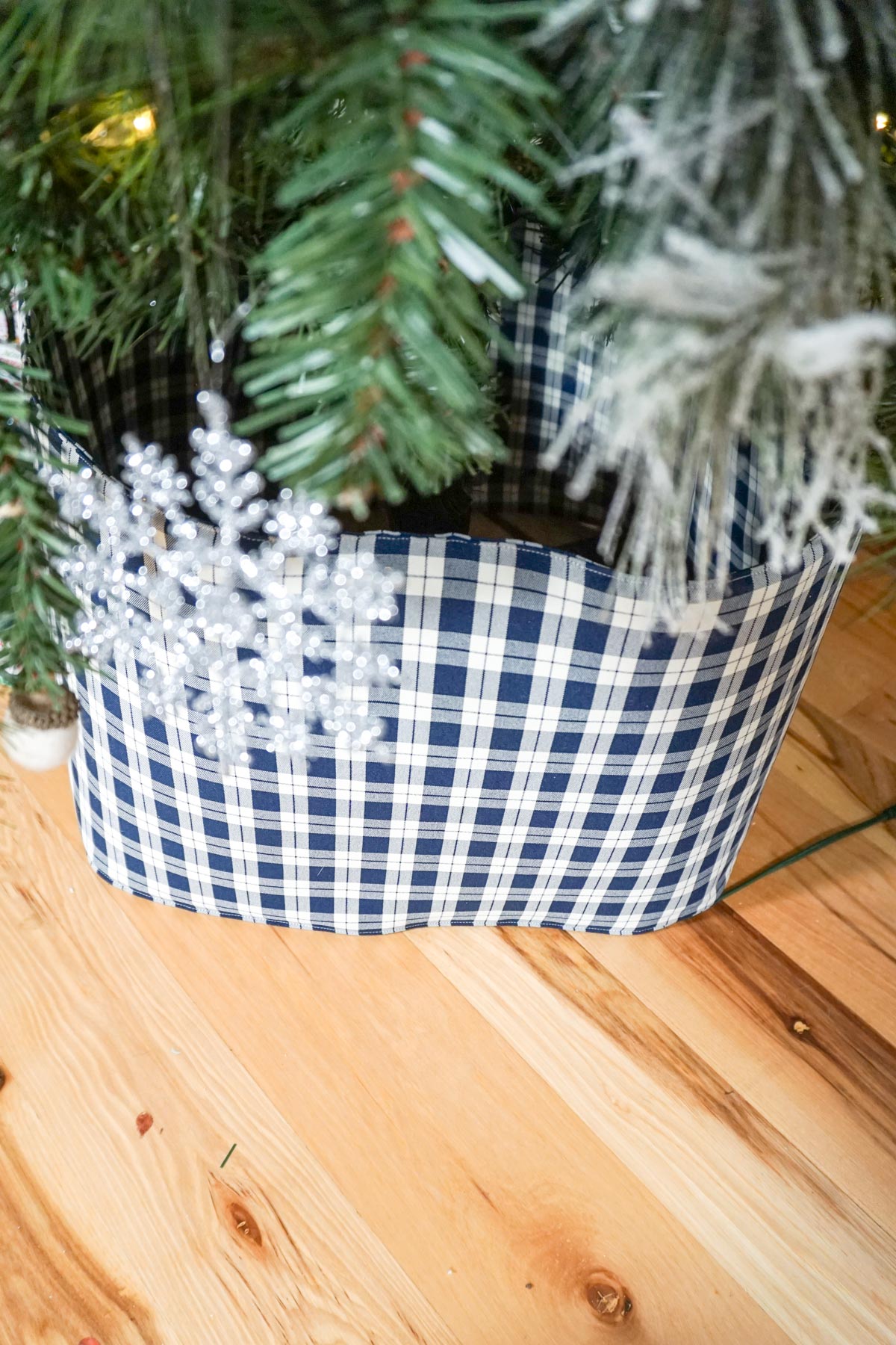 DIY christmas tree collar