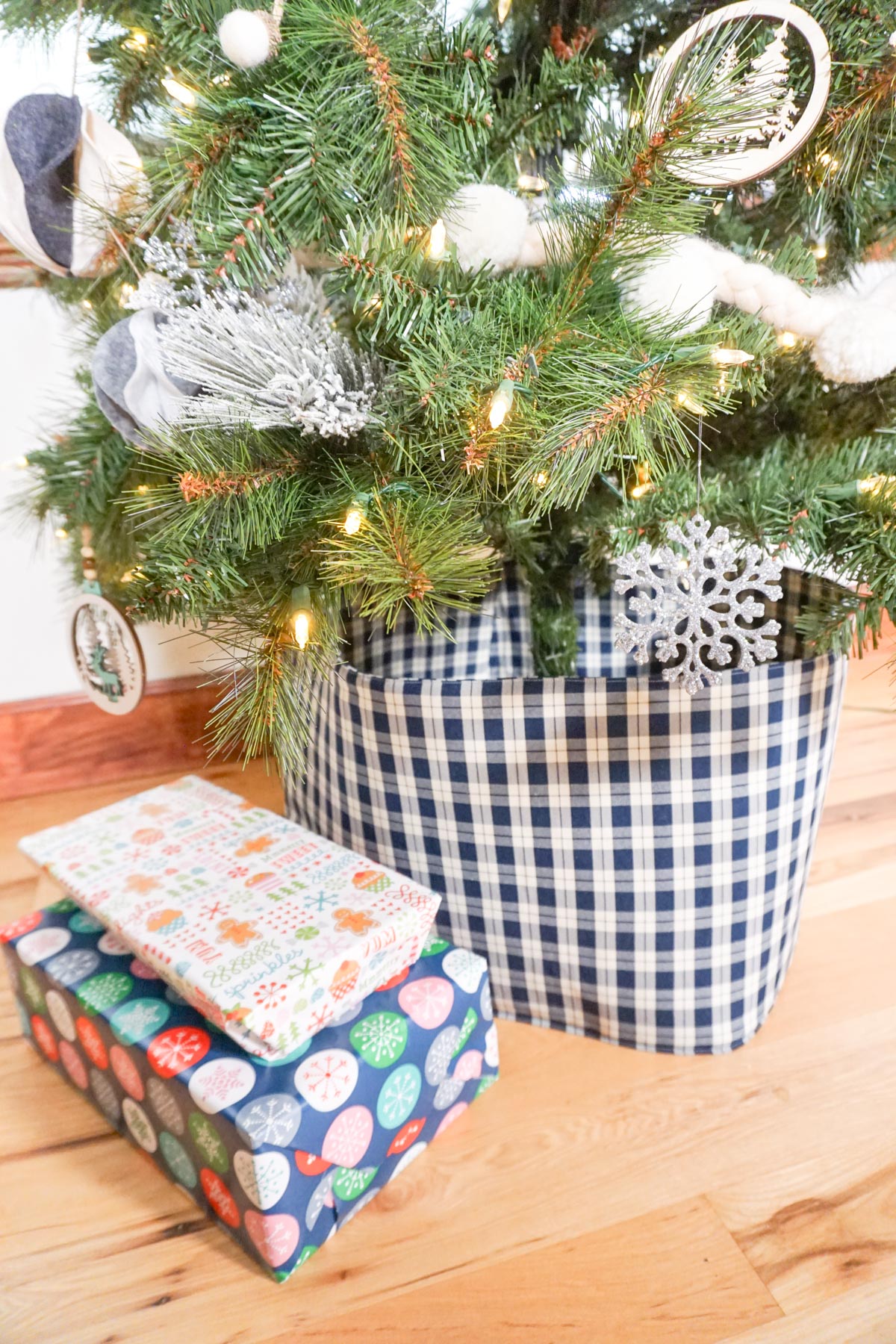 DIY christmas tree collar