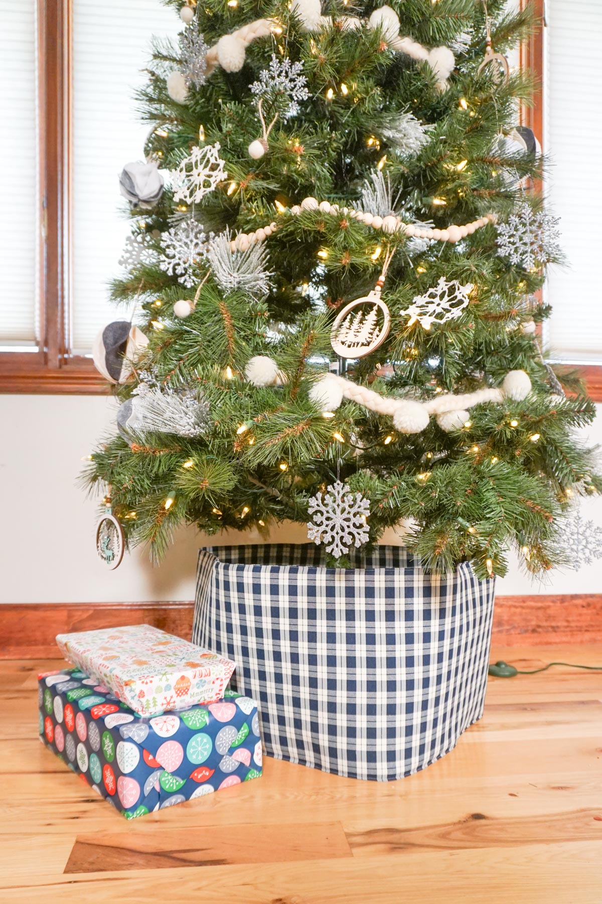 DIY christmas tree collar