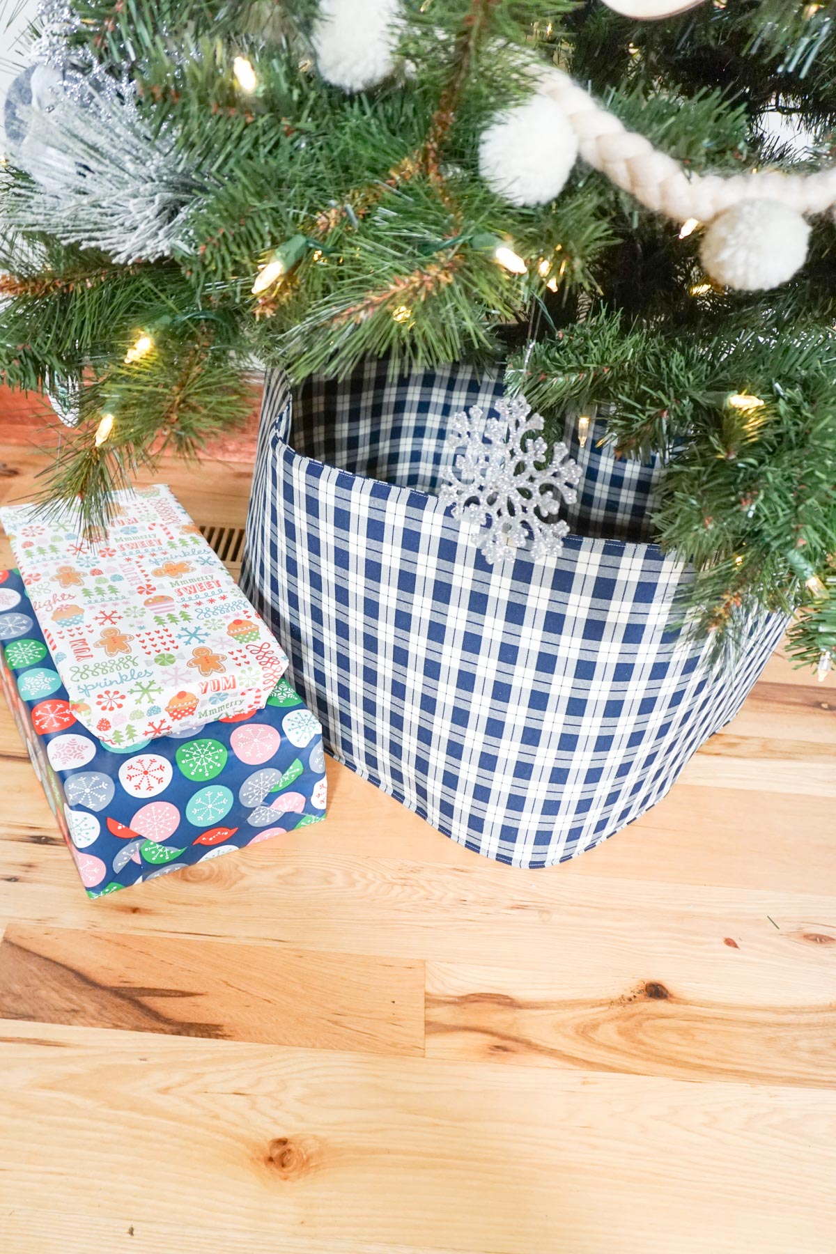 DIY christmas tree collar