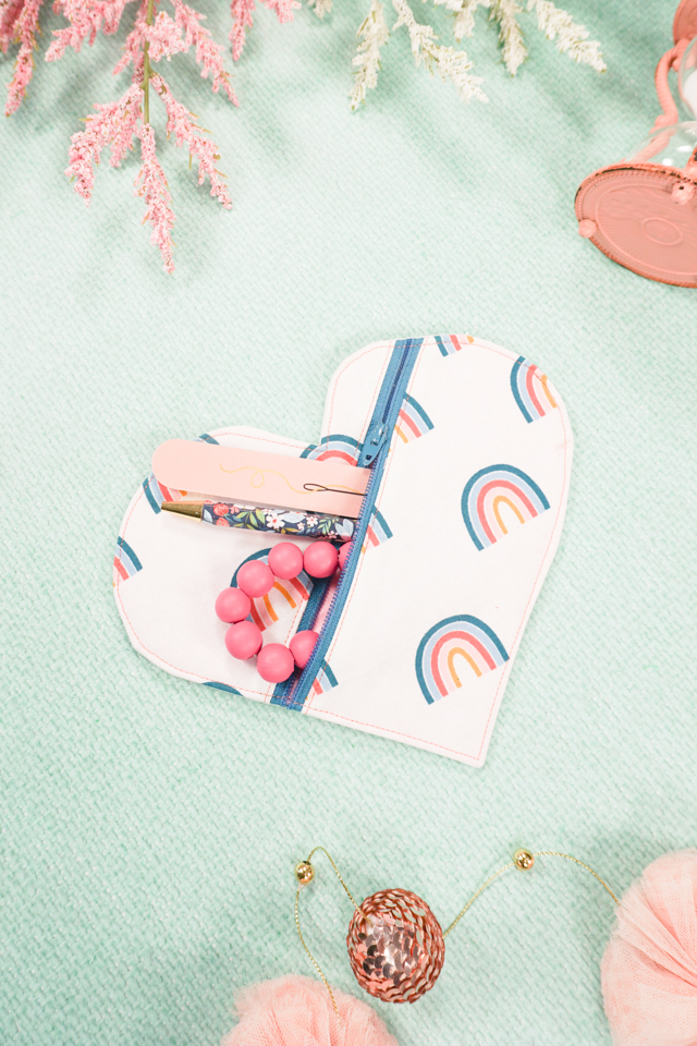 diy heart zipper pouch