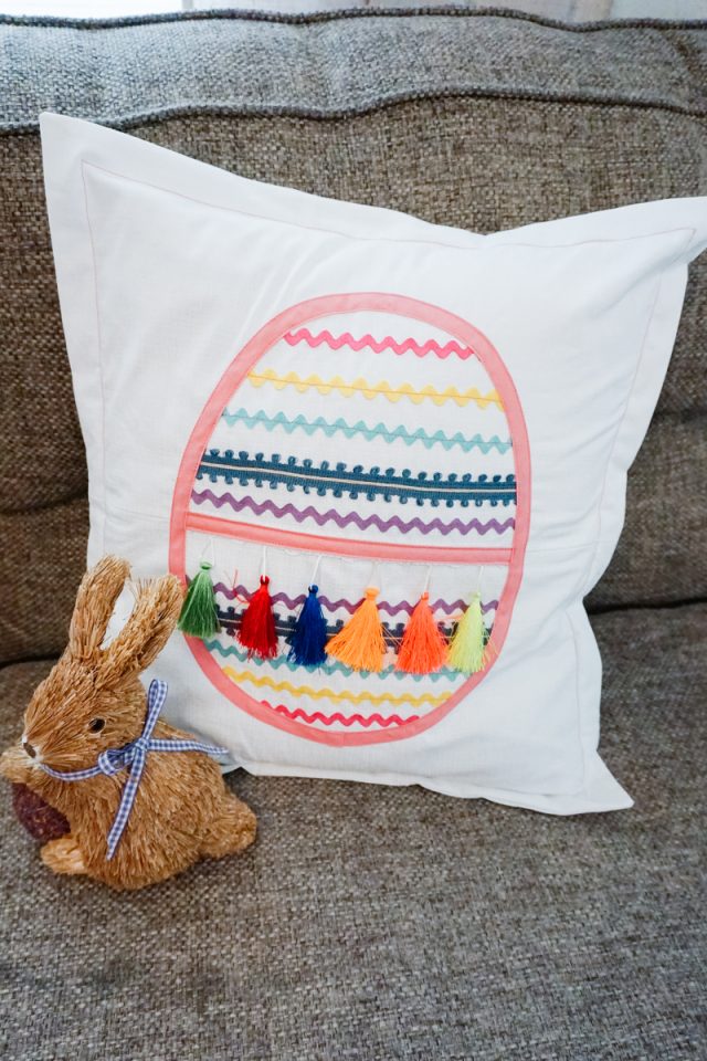 DIY Easter Egg Pillow