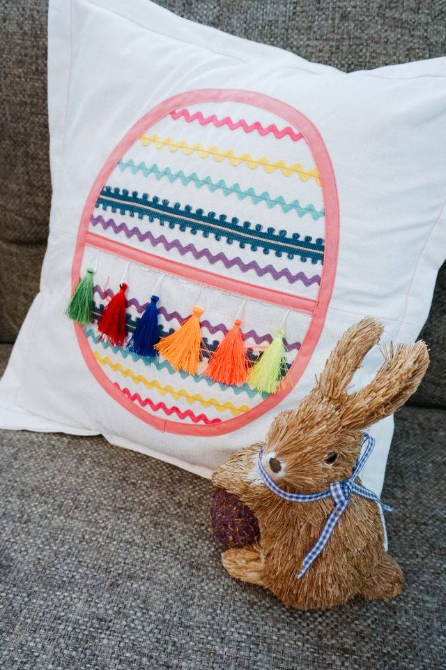 DIY Easter Egg Pillow