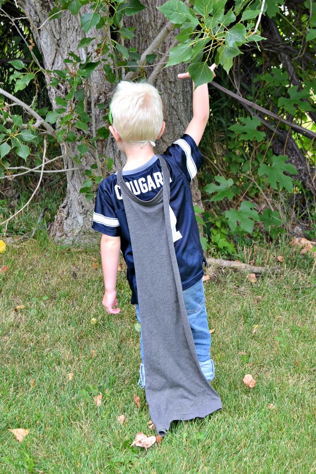 how to make a t-shirt into a cape