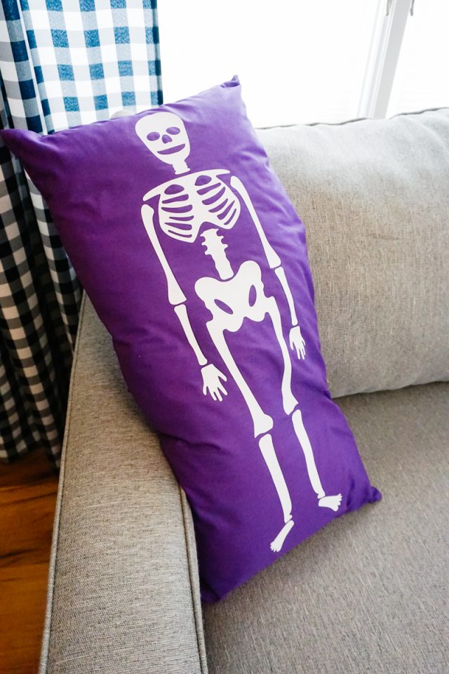 DIY Skeleton Pillow