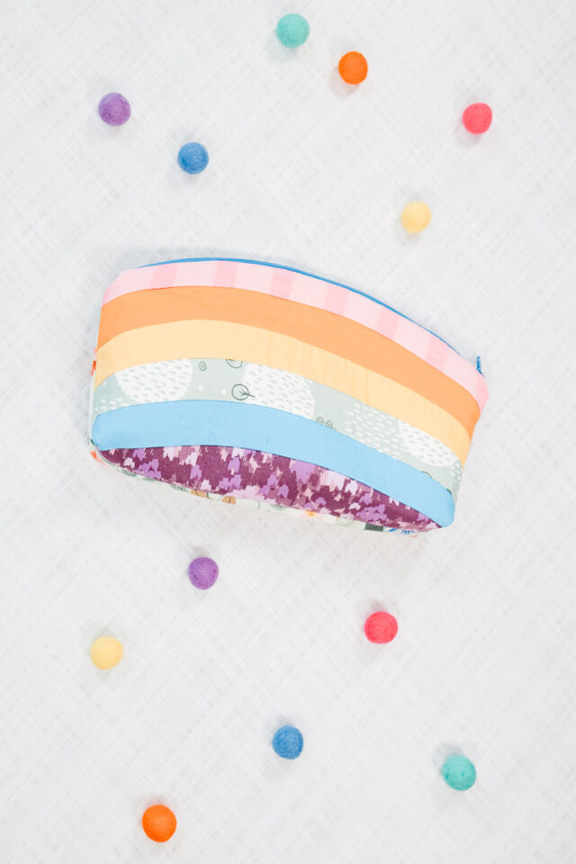 Free Curved Top Zipper Pouch Pattern