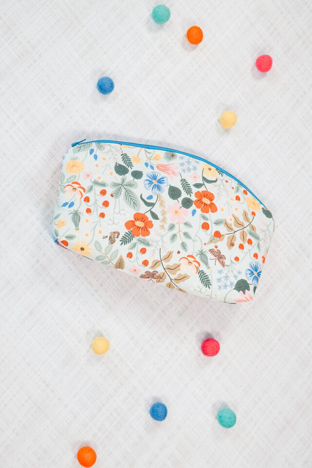 Free Curved Top Zipper Pouch Pattern
