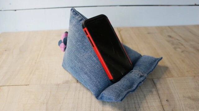 upcycled jeans phone stand