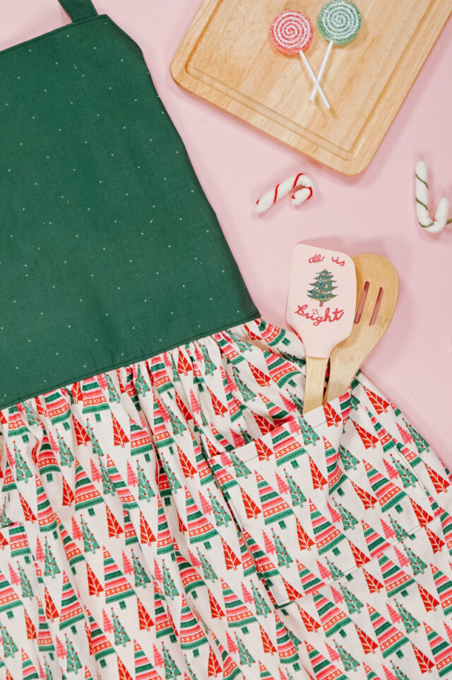 DIY Christmas Apron with a Free Pattern