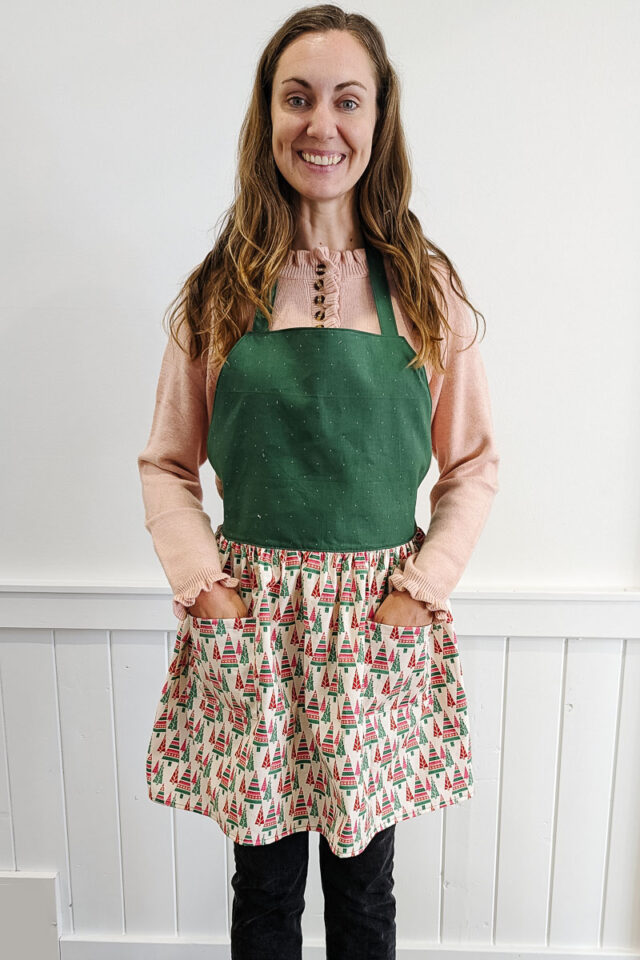 DIY Christmas apron with a free pattern