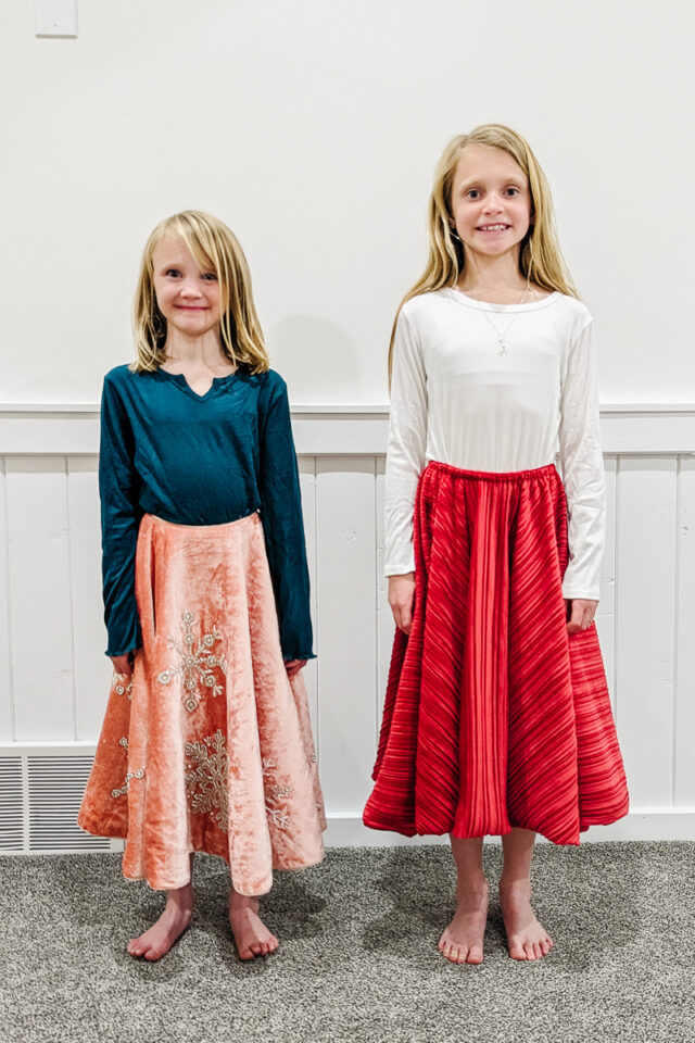 wear christmas tree skirt refashion