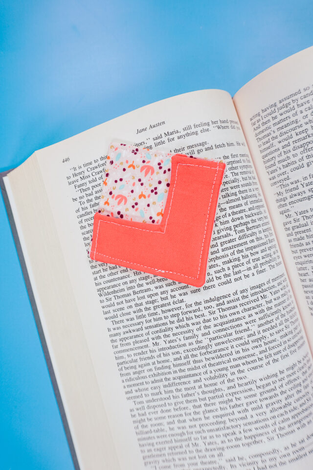 How to sew a heart-shaped bookmark