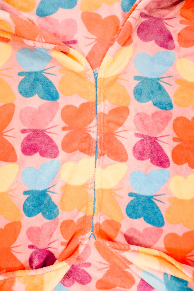 sew other side of blanket to other side of zipper
