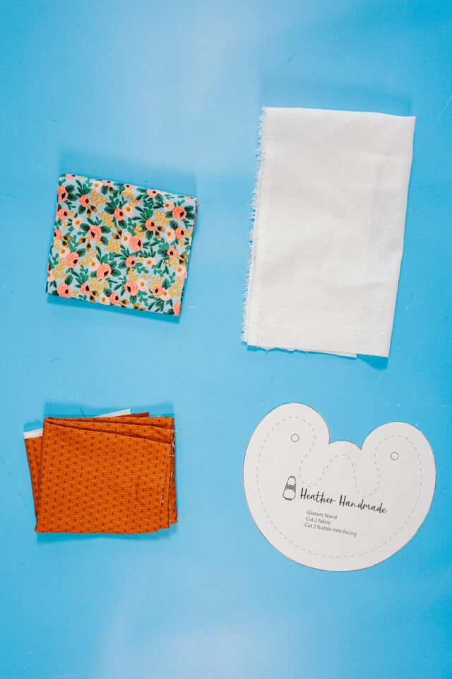 eyeglass stand supplies