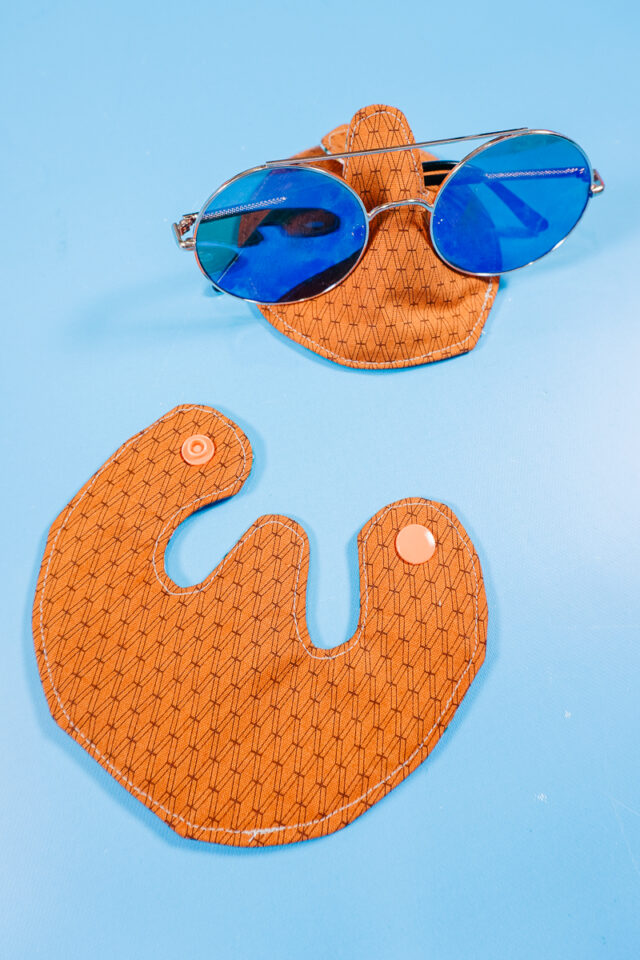 sew DIY eyeglass stand