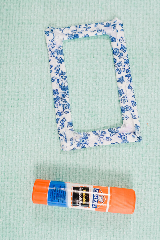 glue all the outer sides in around felt